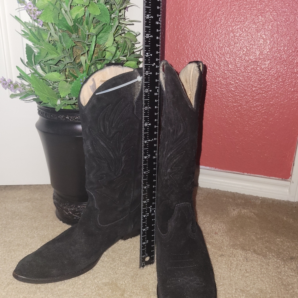 Black soft cowgirl boots 1 unch heel